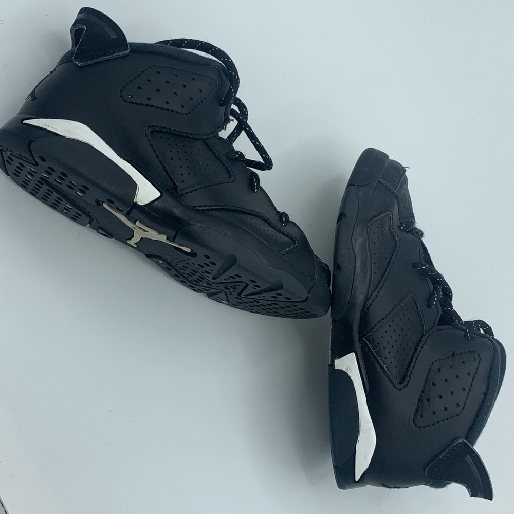 Toddler size 10c Jordan 6 Black Cat